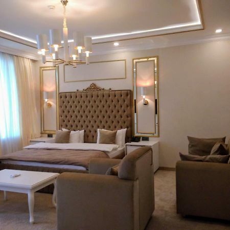 فندق أمبسادور الماتي المظهر الخارجي الصورة